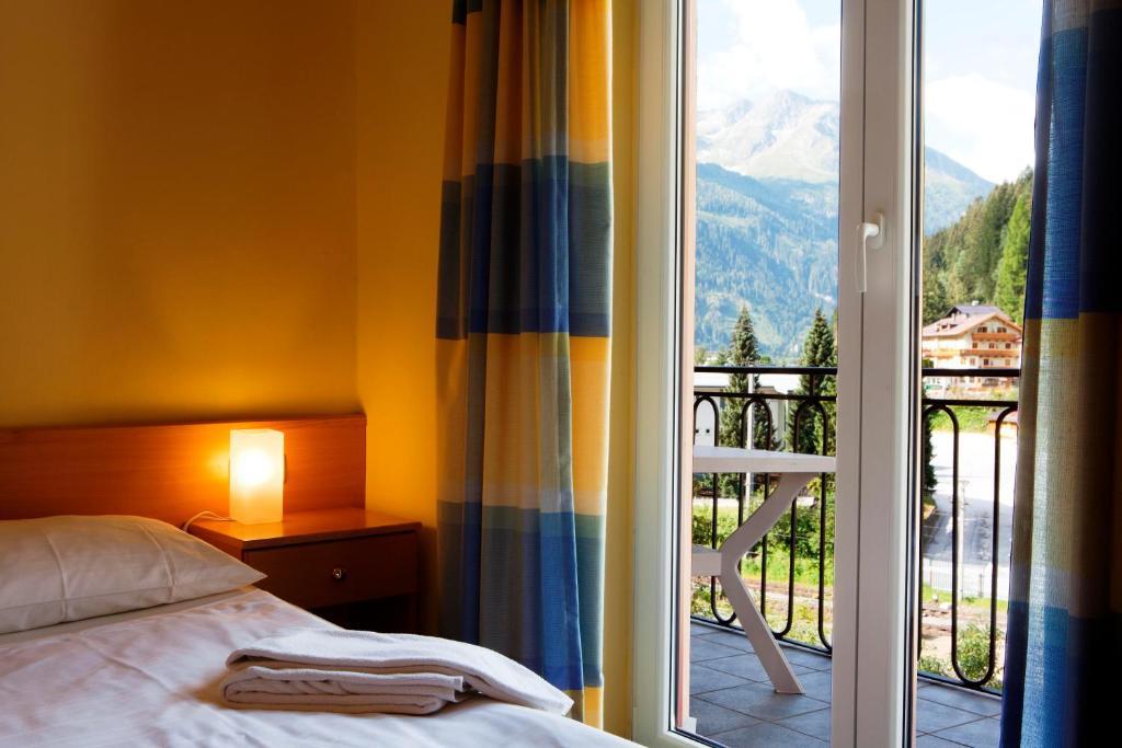 Euro Youth Hotel & Krone Bad Gastein Quarto foto